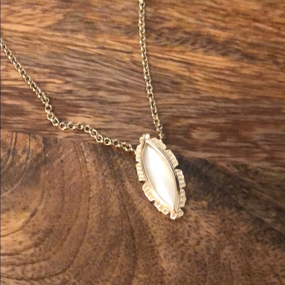 Kendra Scott necklace